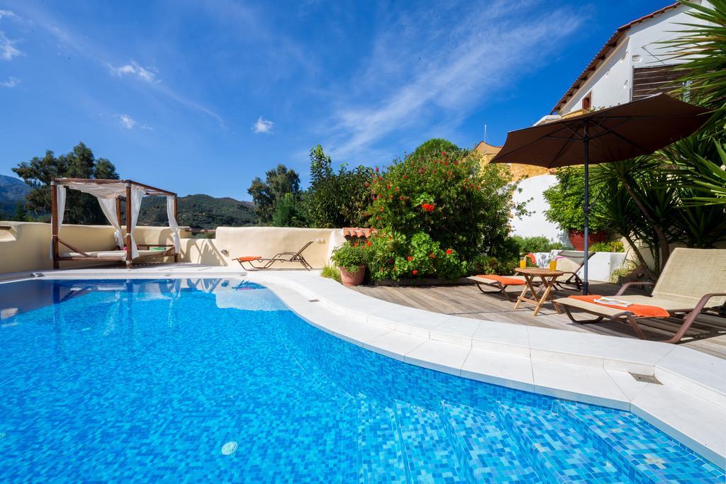 Verekinthos Villas - Pool, Hot Tub, Bbq, Kids Playground, Stunning Mountain Views Yerolakkos Ngoại thất bức ảnh